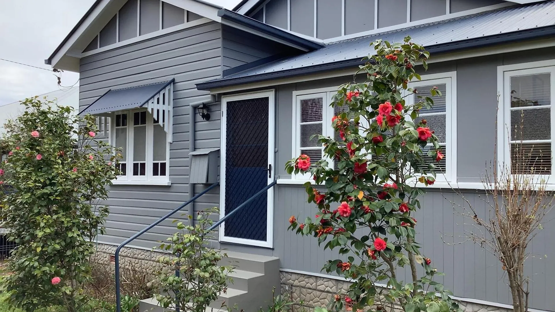 Rosellas On Corundum Cottage - Treat Yourself! Stanthorpe